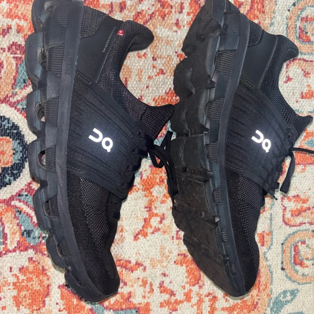 On Running Cloudswift Men's Athletic Shoes in Black - Picture 2 of 10